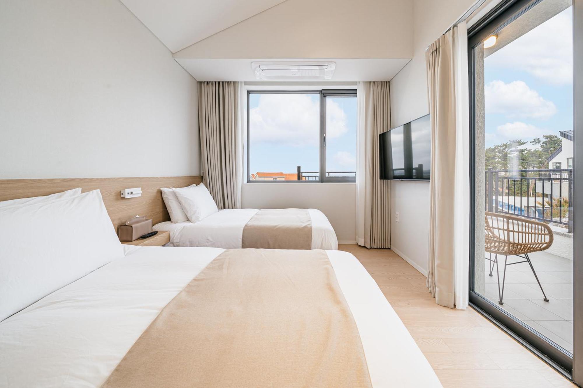 Ddosi Aewol Pool Villa 济州市 外观 照片